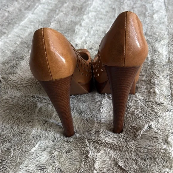 Michael Kors Women's Tan Peep-Toe Heels - Picture 3 of 4